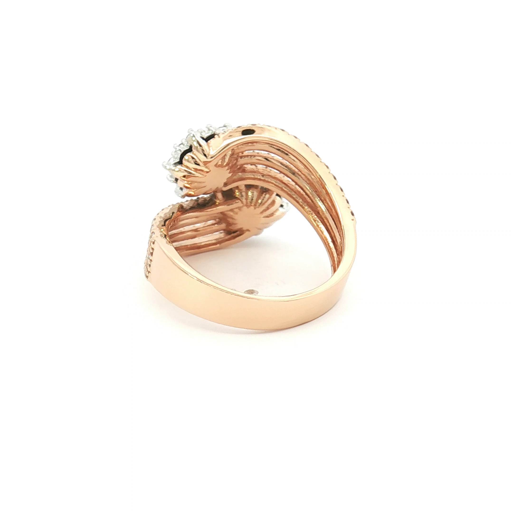 Exquisito anillo multistone en oro rosa con diamantes brillantes 3