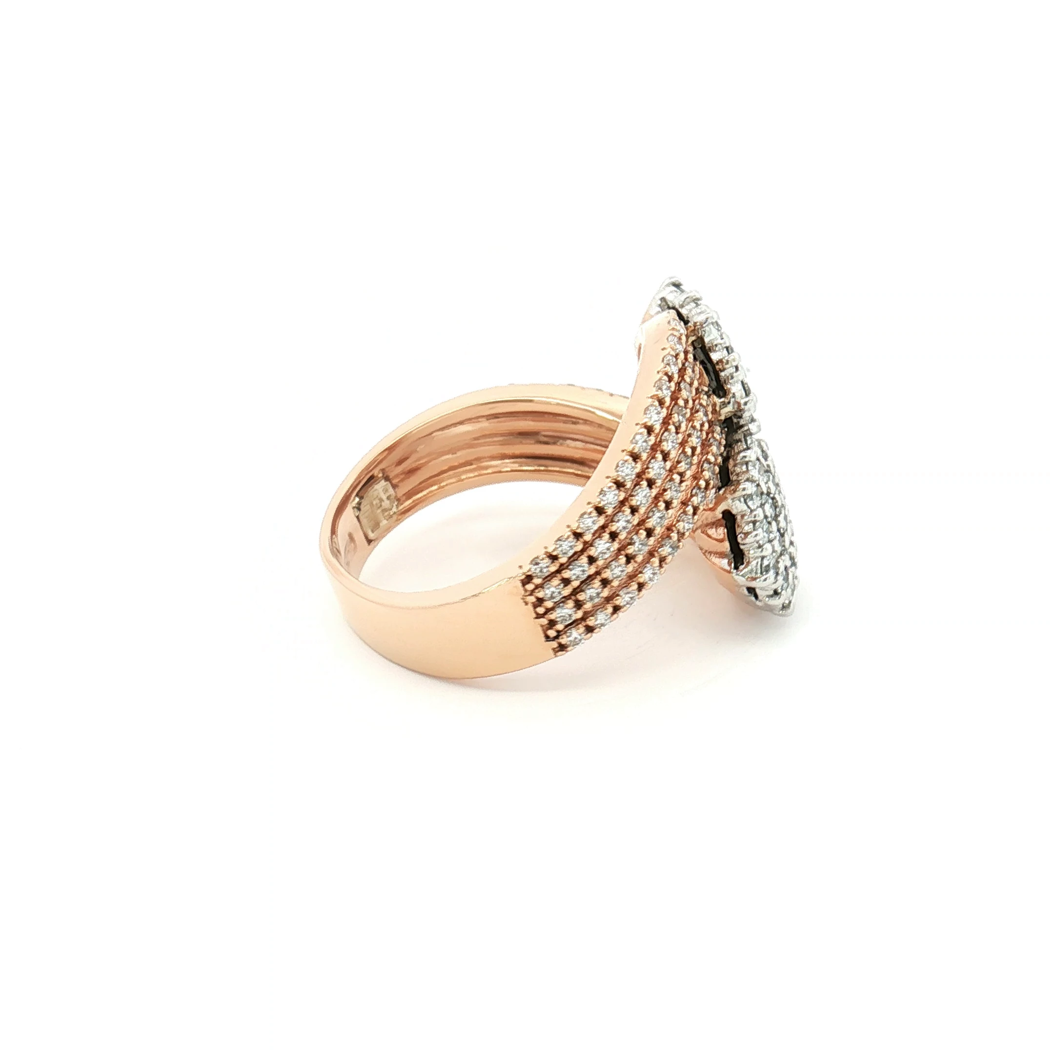 Exquisito anillo multistone en oro rosa con diamantes brillantes 4